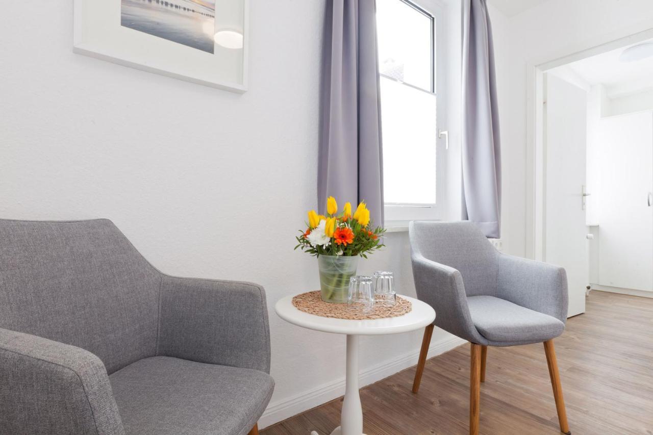 Haus Menno Janssen - Doppelzimmer ノルダーナイ エクステリア 写真